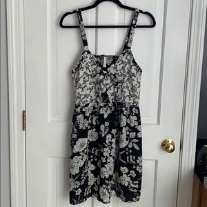 Xhilaration key hole dress